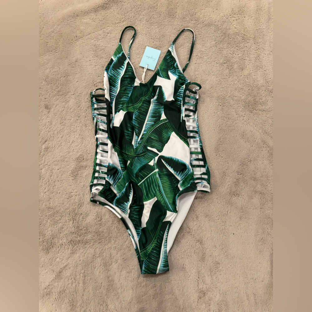 NWT Cupshe White and Green One Piece Swimsuit  size medium